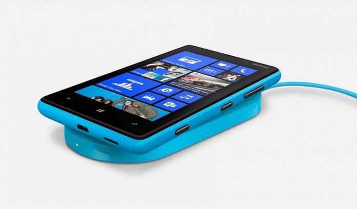 Nokia Lumia 820 Side View