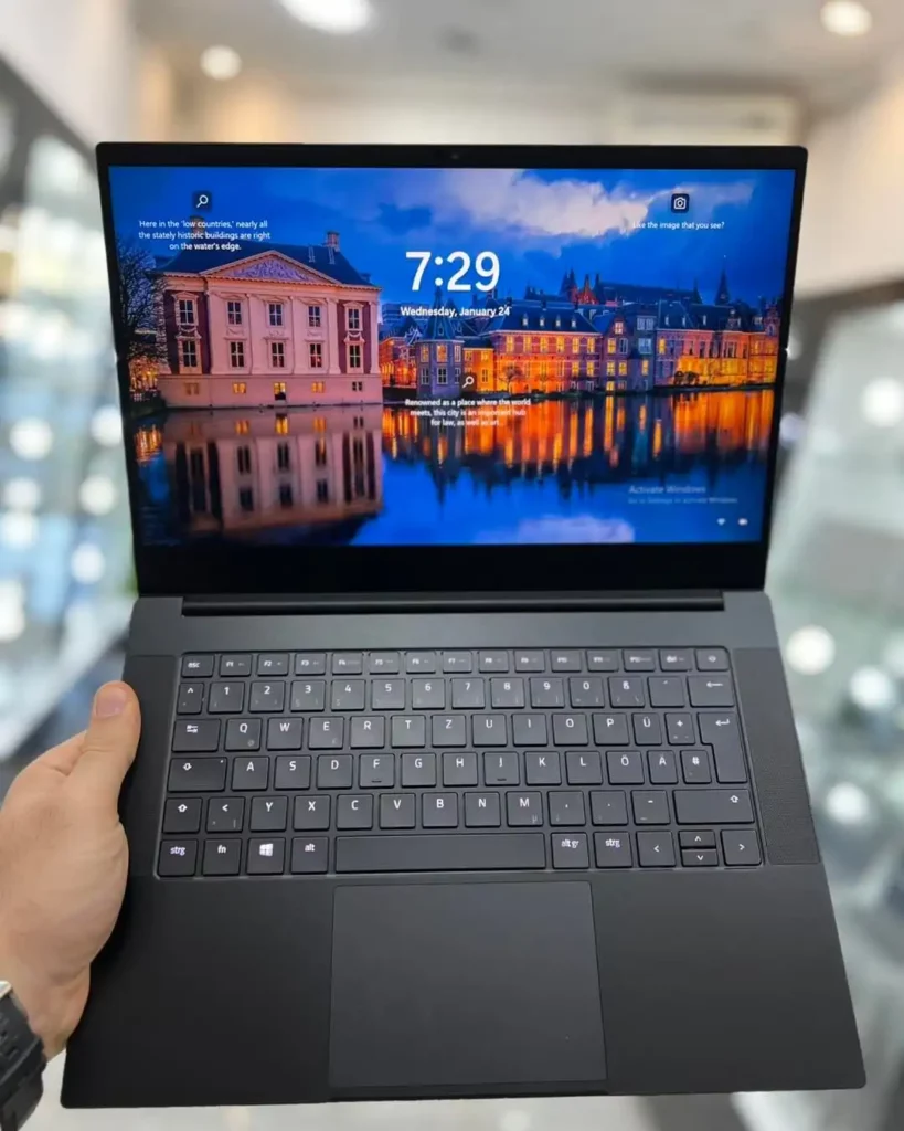 Razer Blade 14 2024 with Ryzen 9 and RTX 4000 Graphics 7 Razer-Blade-14