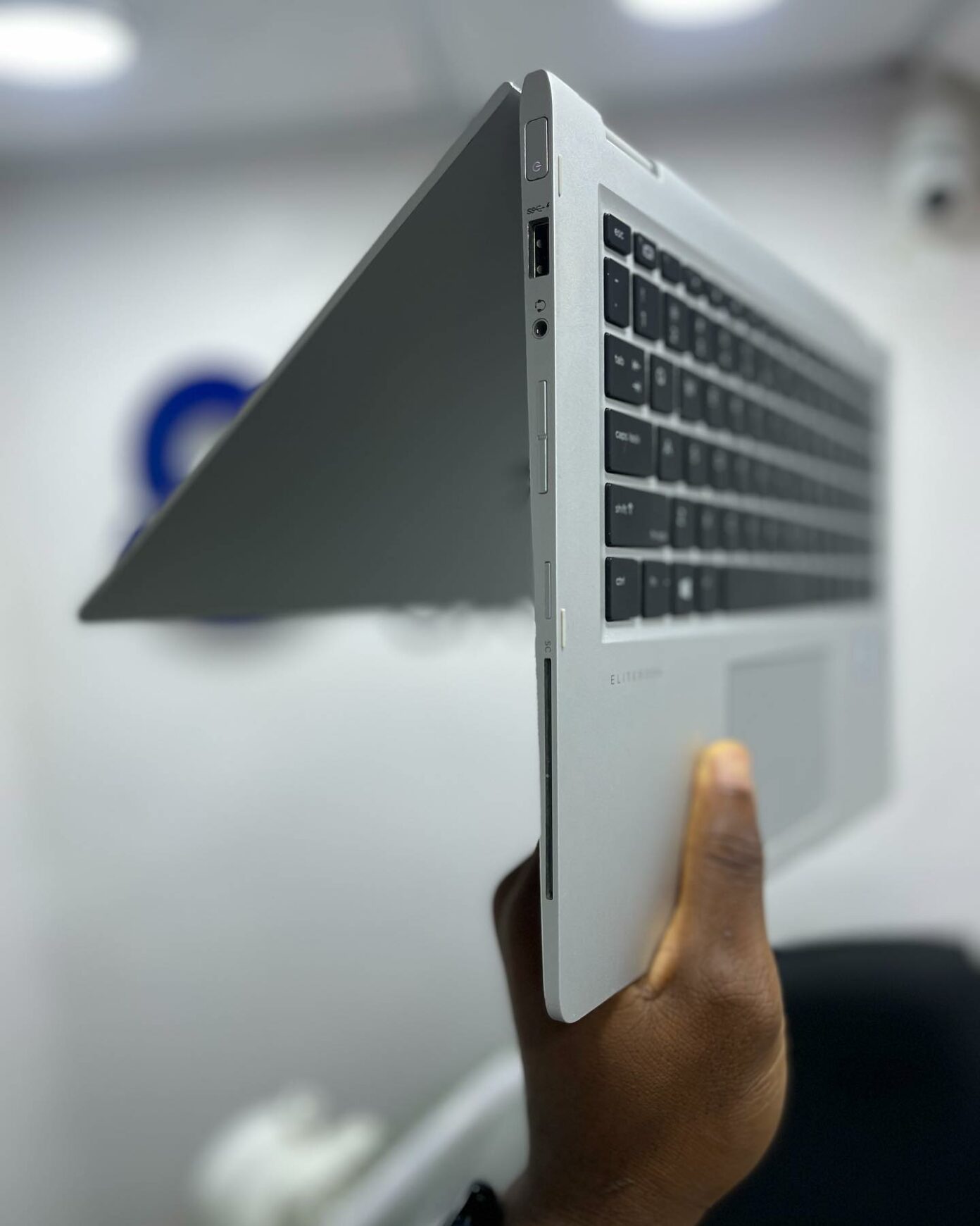Advantages Of Touchscreen Laptops Touch Screen Laptops: Pros, Cons & Top Picks | mobiblip