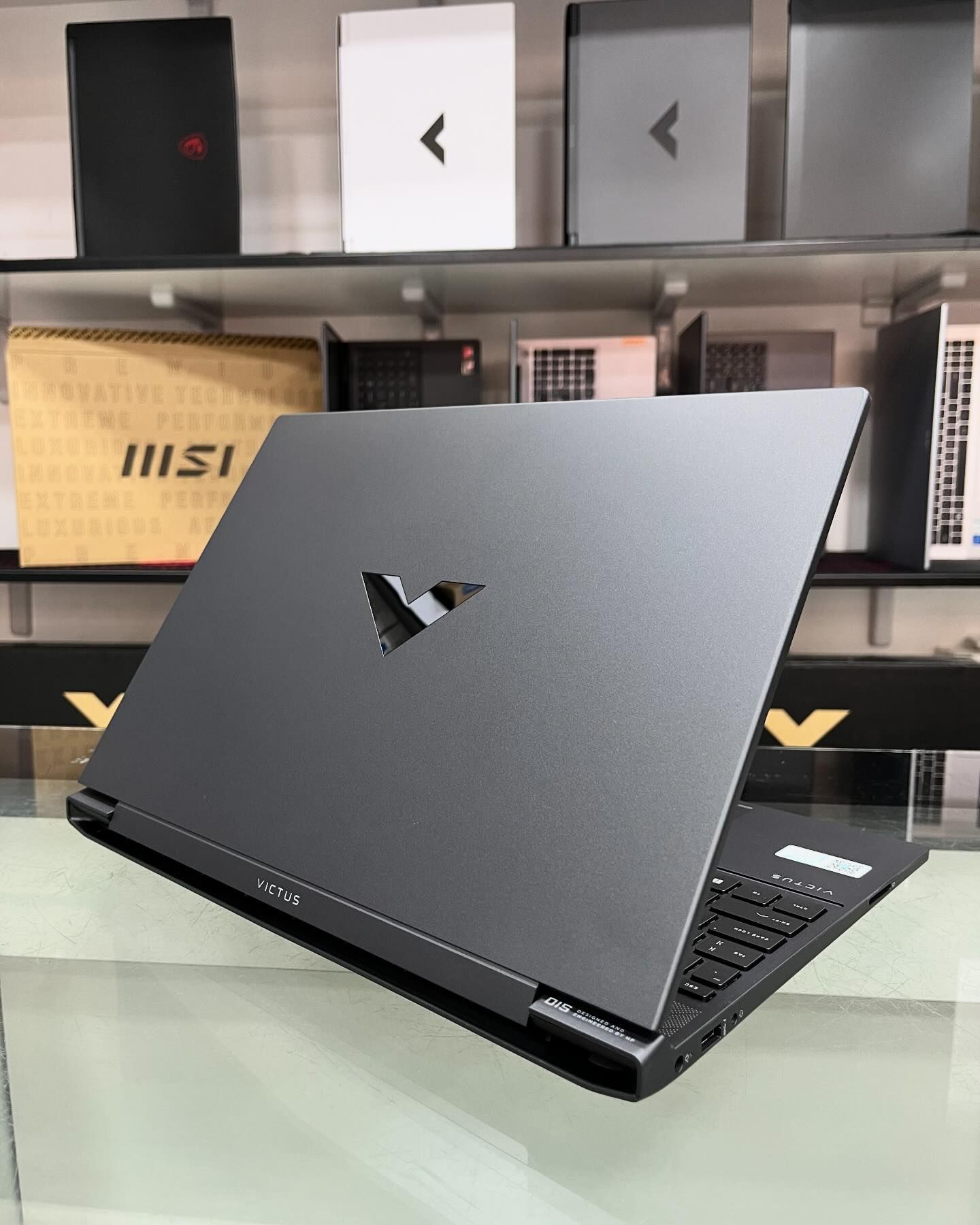 HP Victus 4