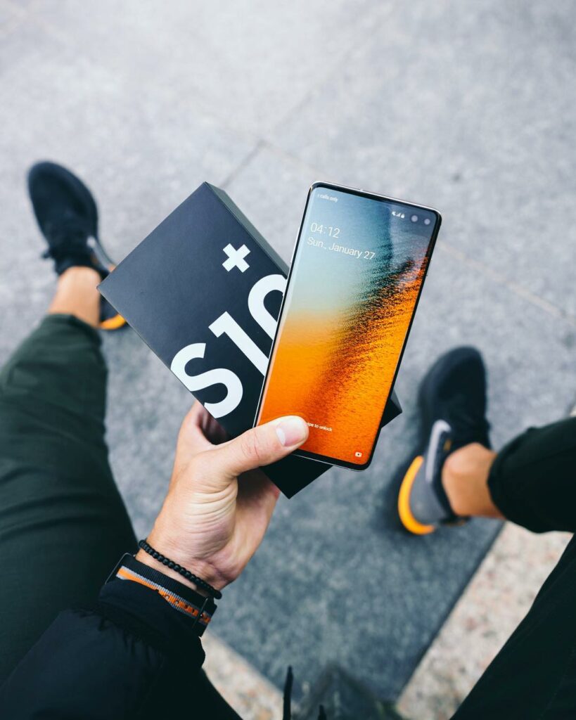 Samsung Galaxy S10 Review: Specs, Pros & Cons 4 Samsung-Galaxy-S10